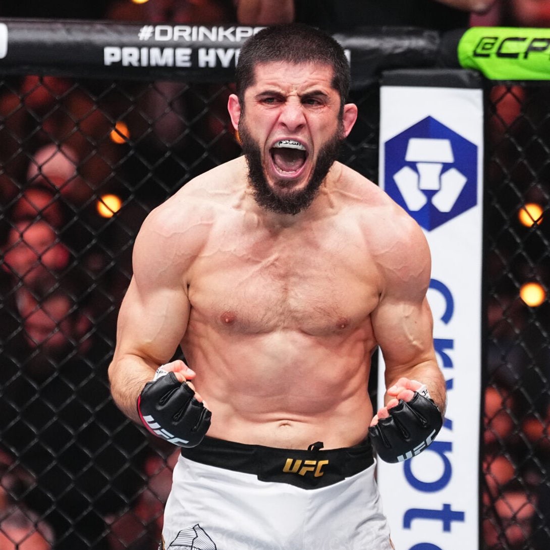 Islam Makhachev saat kelas welterweight.