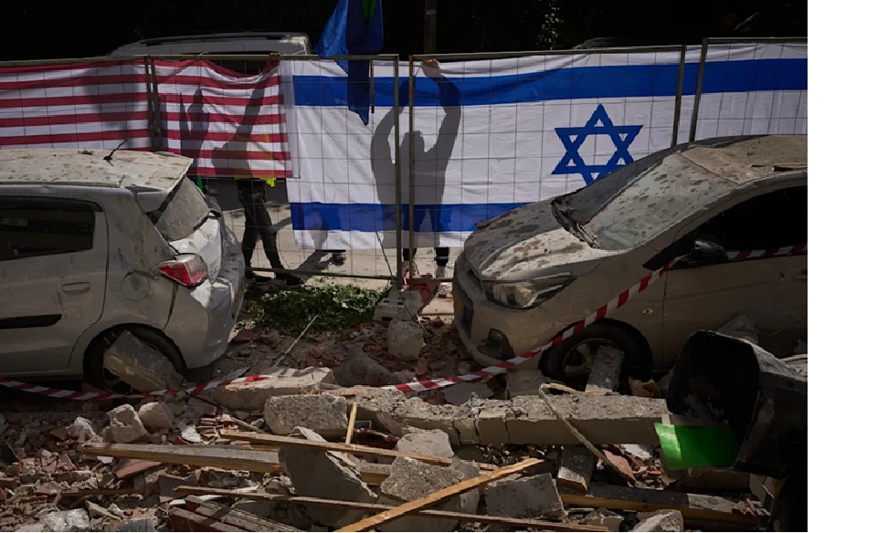 Serangan balasan Iran di Ramat Gan, Israel.