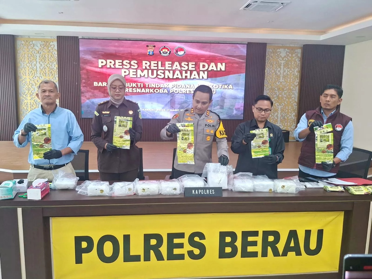 Upaya peredaran Narkoba golongan 1 jenis sabu-sabu seberat 10 kilogram digagalkan Polres Berau. 