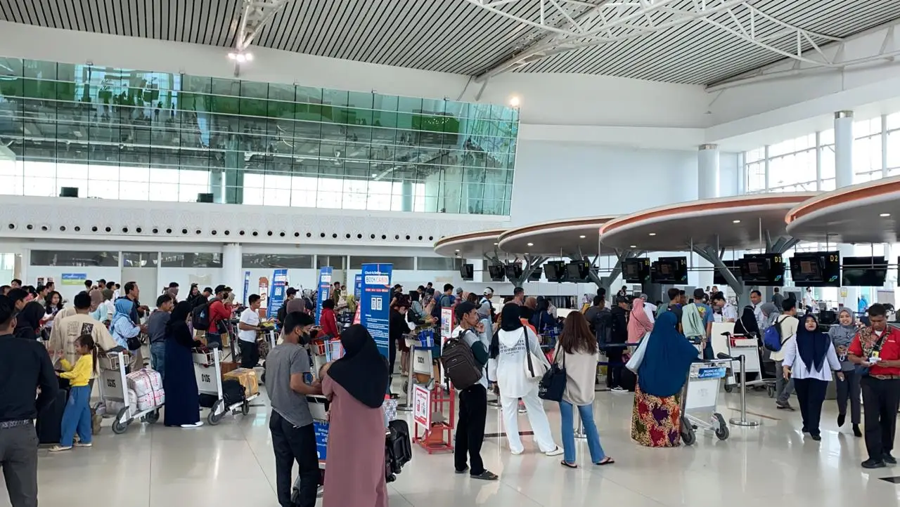 Kesibukan di bandara SAMS Sepinggan, Balikpapan.