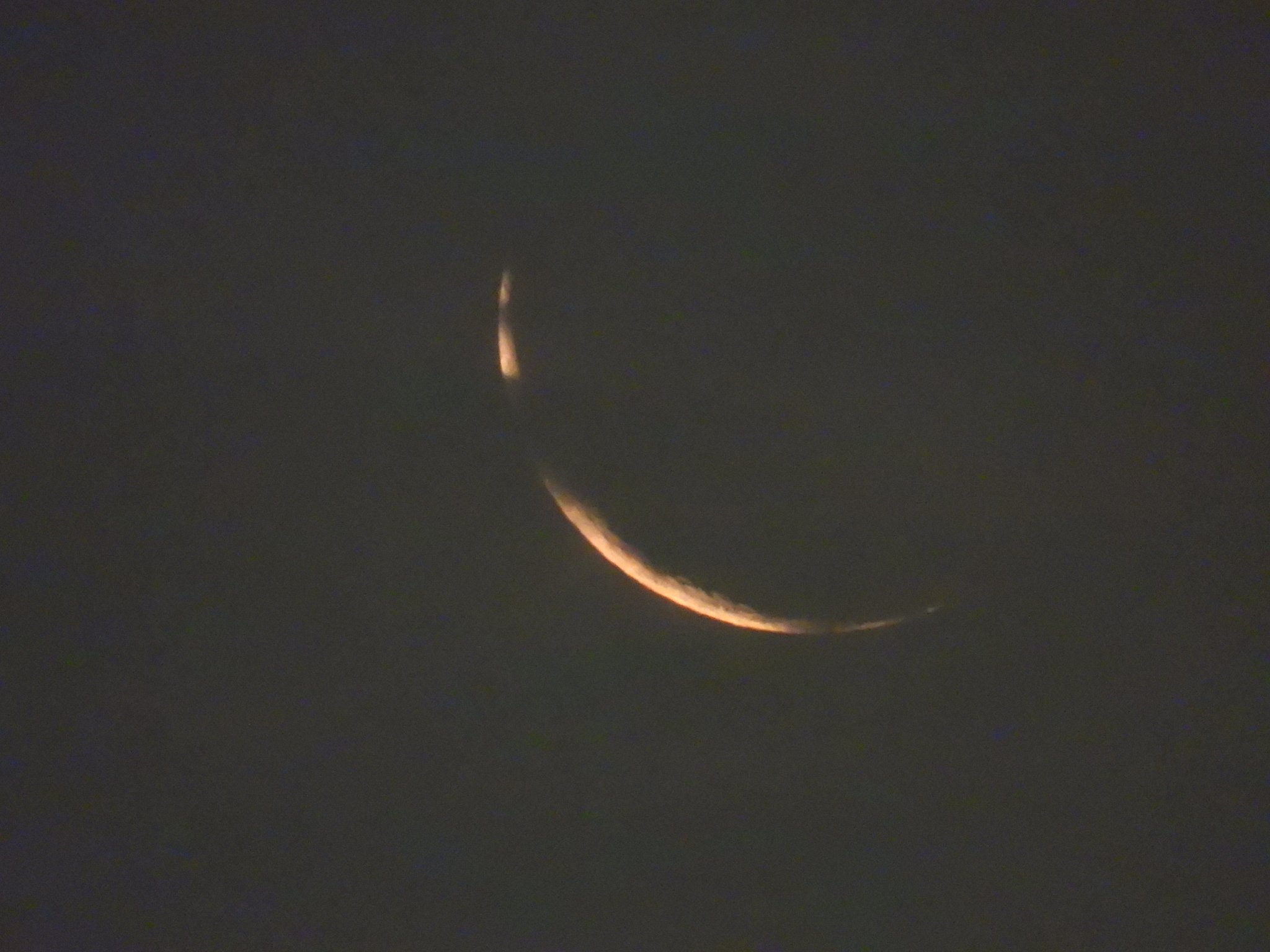 Ilustrasi bulan sabit.