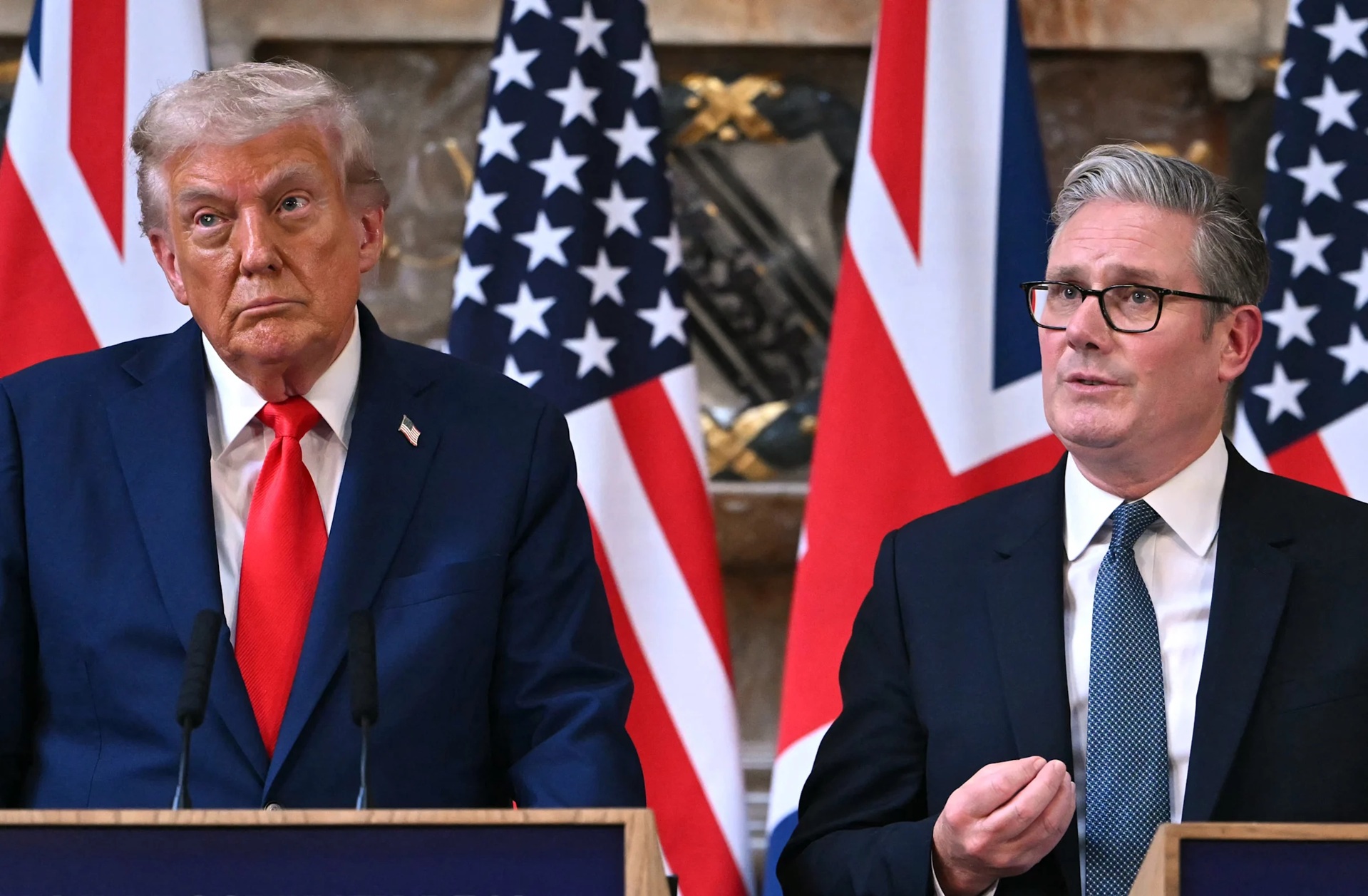 Donald Trump dan PM Inggris Prime Keir Starmer. (ANDREW CABALLERO-REYNOLDS/AFP via Getty Images)