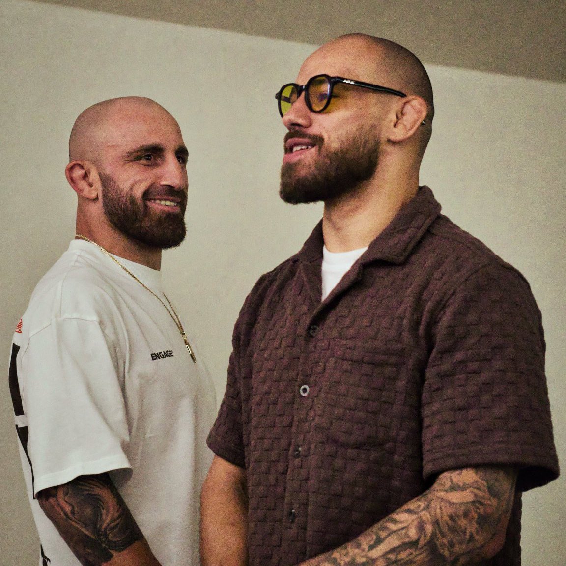 Alex Volkanovski dan Jean Silva (kanan).