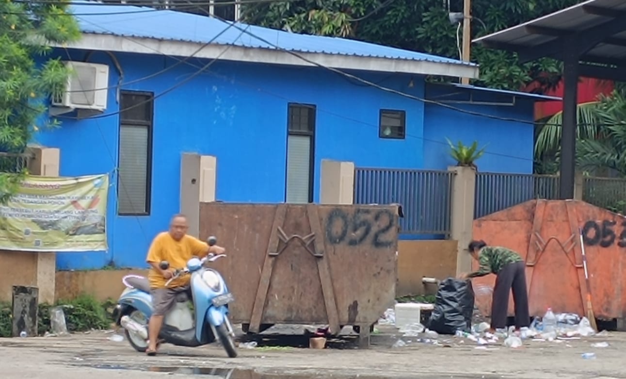 Selama lebaran, sementara warga diminta kelola sampah mandiri.
