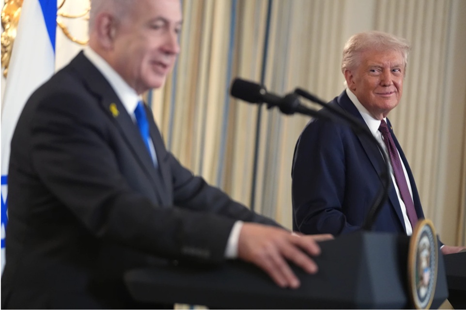 Presiden Amerika Serikat Donald Trump dan Perdana Menteri Israel Benjamin Netanyahu. (apnews.com)  