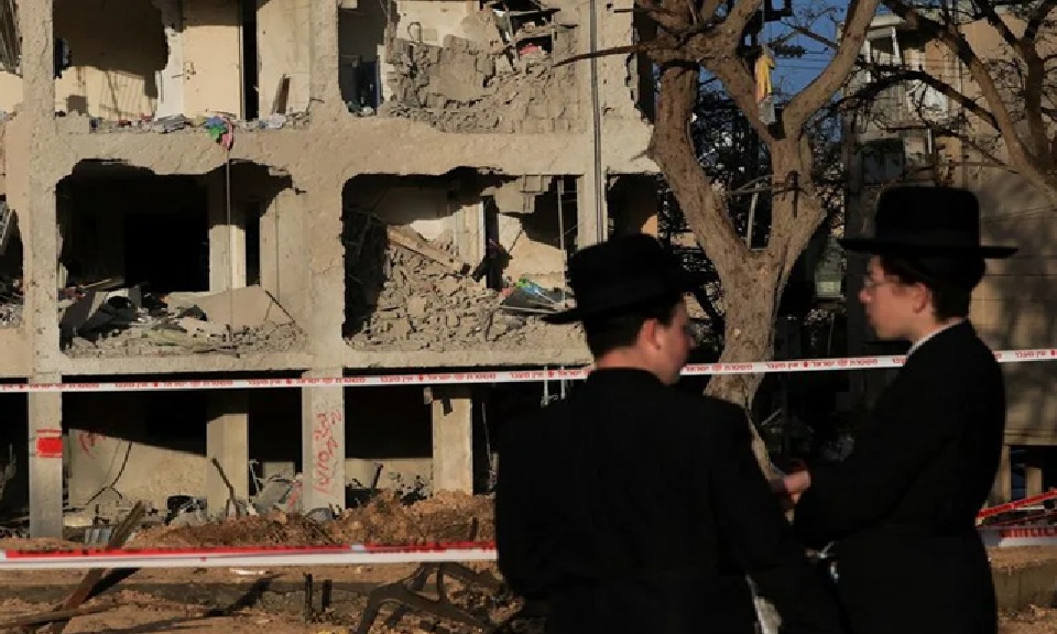 Iran terus menggempur Israel.