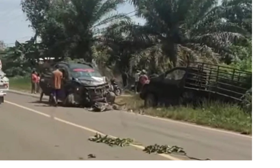 Suasana lokasi kecelakaan dua mobil di Cempaga Hulu, Kabupaten Kotawaringin Timur, Senin (23/3/2026). 