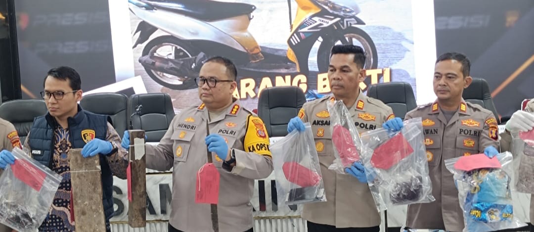 Barang bukti diamankan polisi 