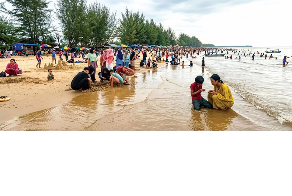 WISATA ANDALAN: Pesona Pantai Ujung Pandaran, Teluk Sampit, Kotawaringin Timur (Kotim) masih menjadi tempat wisata favorit warga untuk berlibur bersama keluarga. 
