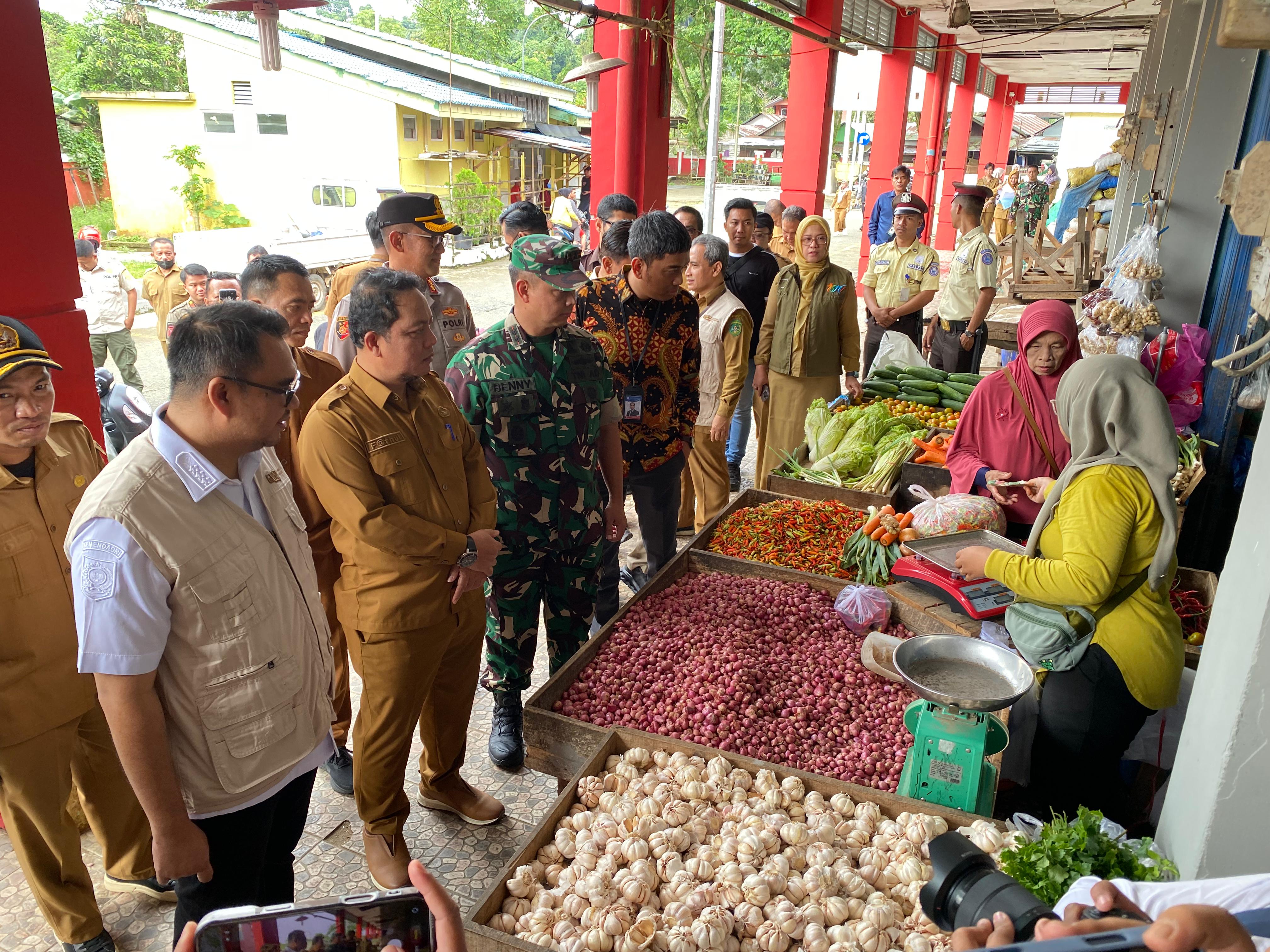 Kondisi Pasar Mangkurawang saat dikunjungi Forkopimda Kukar jelang Idulfitri 1447 H lalu (Istimewa)