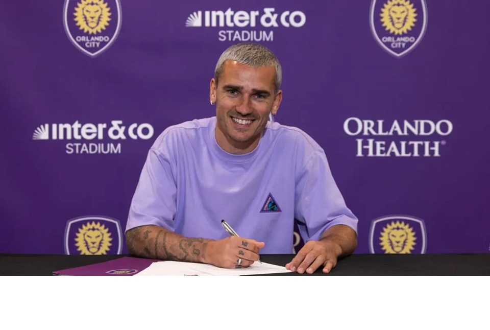 Antoine Griezmann tanda tangan kontrak bersama Orlando City. (Dok. Orlando City)  