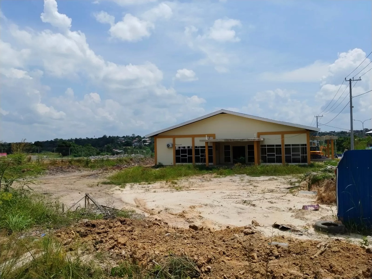 Pemkab Paser mempercepat pembangunan venue Porprov Kaltim 2026 meski anggaran terbatas. Target selesai pertengahan 2026 agar siap digunakan saat event November.(TOMI/PASER POS)