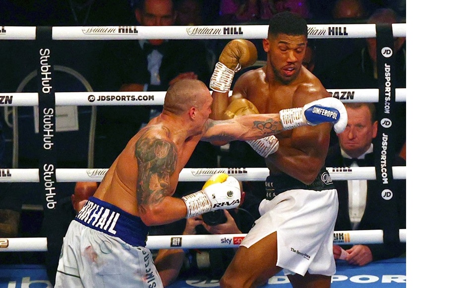 Anthony Joshua (kanan)