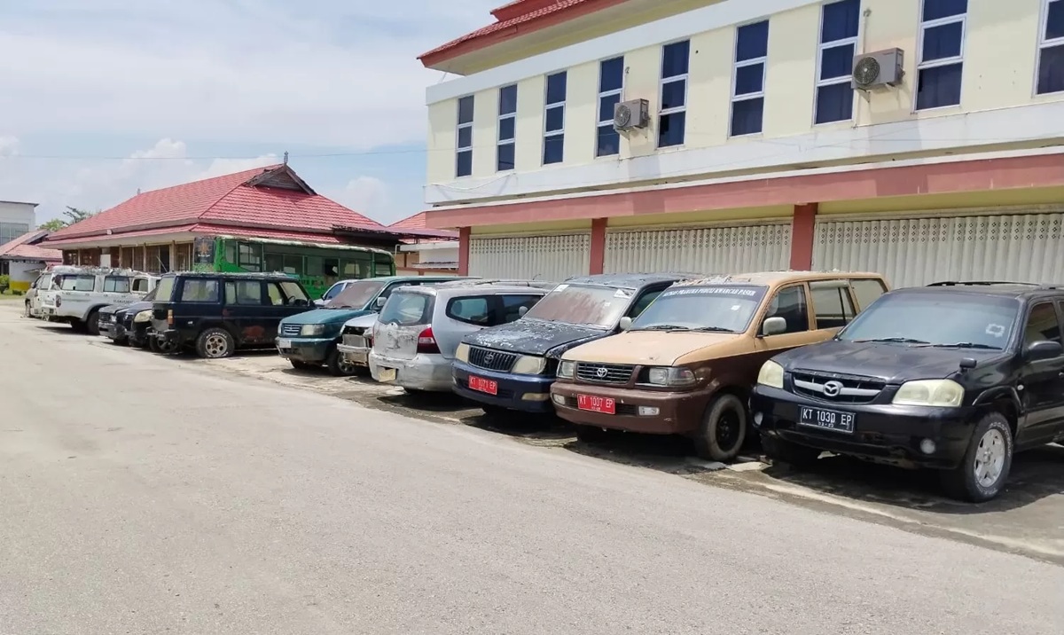 Pemkab Paser kembali melelang mobil dinas tak terpakai melalui KPKNL Balikpapan. BKAD menyoroti pemenang lelang yang tidak melunasi kewajiban hingga jaminan hangus.(TOMI/PASER POS)