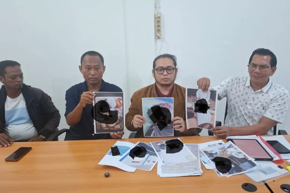 Kuasa Hukum keluarga korban menggelar konferensi pers pada Sabtu (28/3). (ISTIMEWA) 