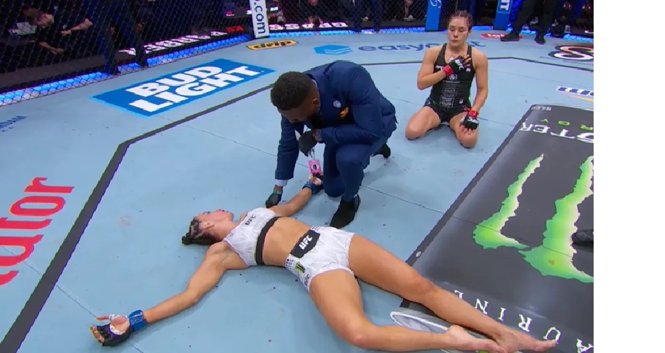 Mayce Barber terkapar setelah dihajar Grasso.