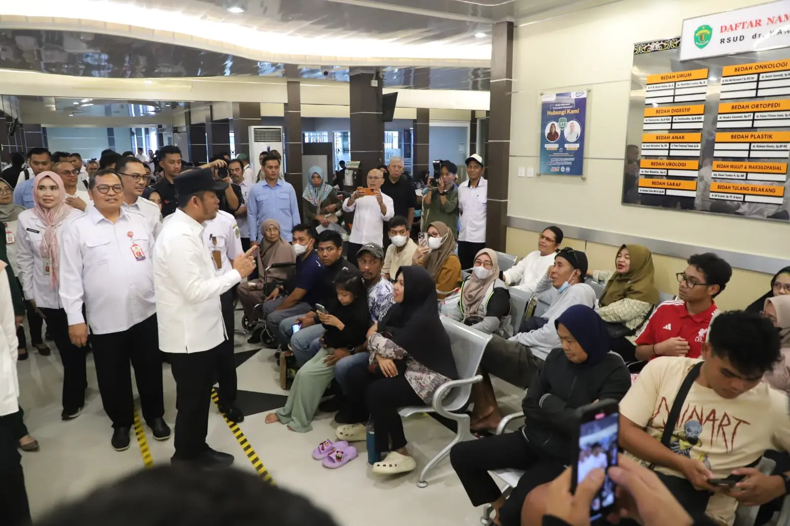 Rudy saat berkunjung ke RS Kanudjoso.