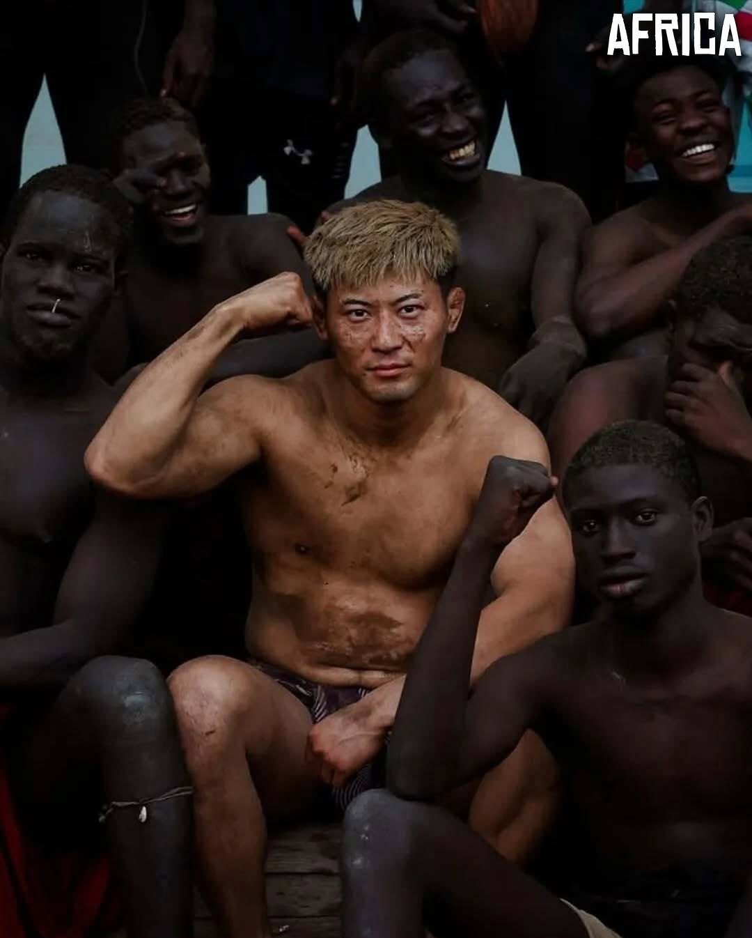 Shogo Uozumi dan siswanya di Senegal.