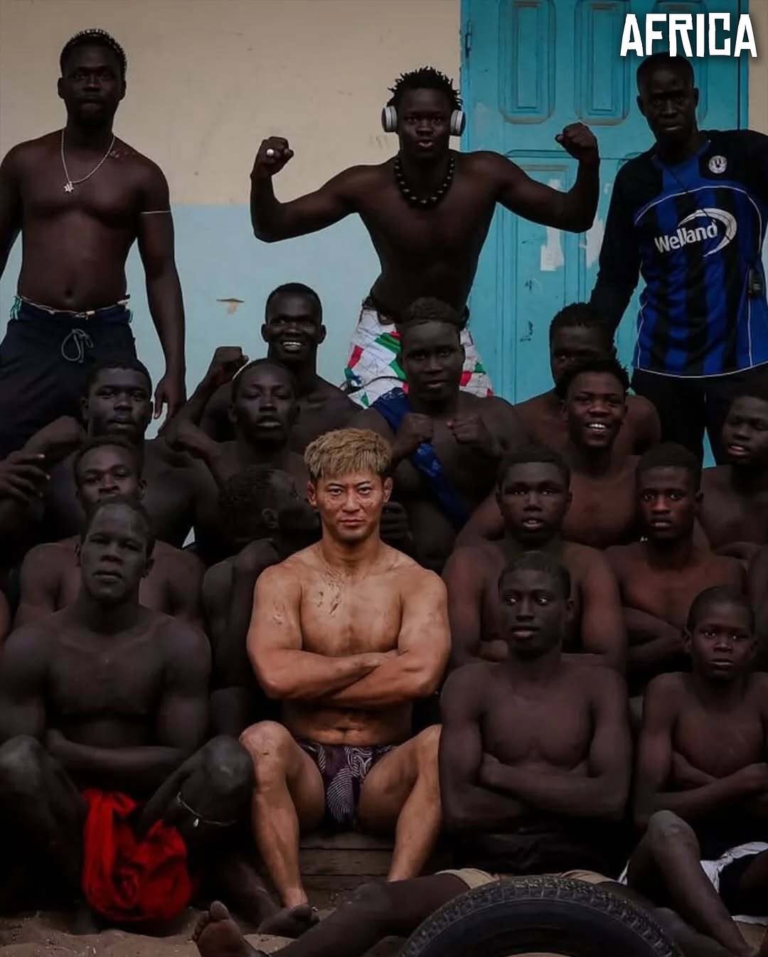 Shogo Uozumi dan siswanya di Senegal.