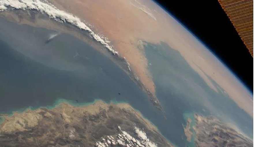 Selat Hormuz yang diabadaikan NASA.