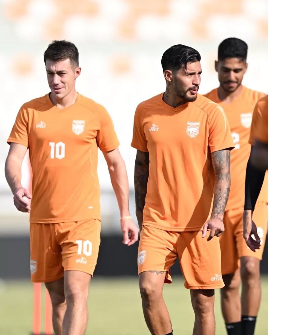 Mariano Peralta (kiri) bergabung bersama rekan-rekannya yang sudah terlebih dahulu menjalani latihan.