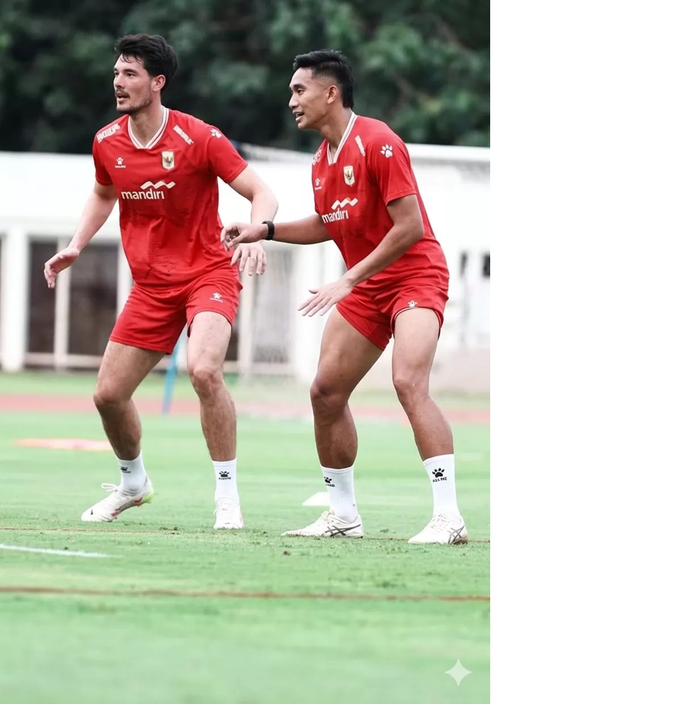 Dua tembok belakang Timnas, Elkan Baggot dan Risky Ridho.