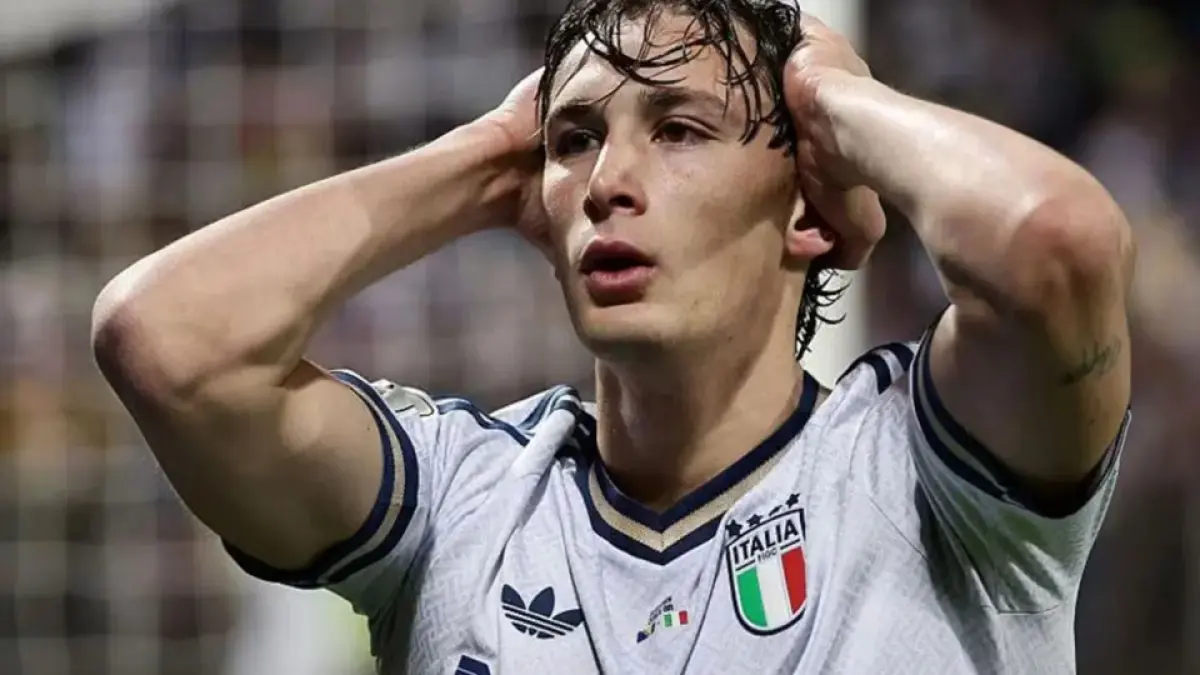 Penyerang Timnas Italia Francesco Pio Esposito bereaksi pada pertandingan final play-off jalur A Kualifikasi Piala Dunia 2026 zona Eropa menghadapi Timnas Bosnia-Herzegovina di Stadion Billino Polje, Zenica. Italia gagal 3 kali berturut-turut ke Piala Dunia.