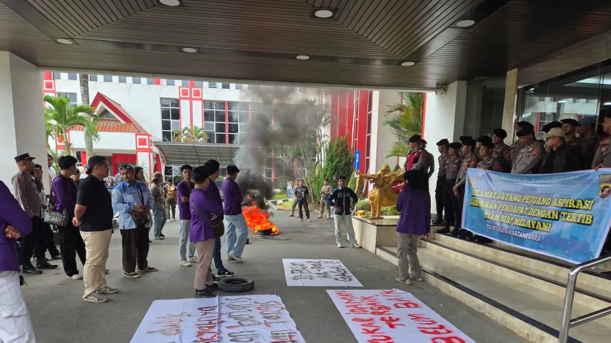 Aksi demo mahasiswa di Kukar.