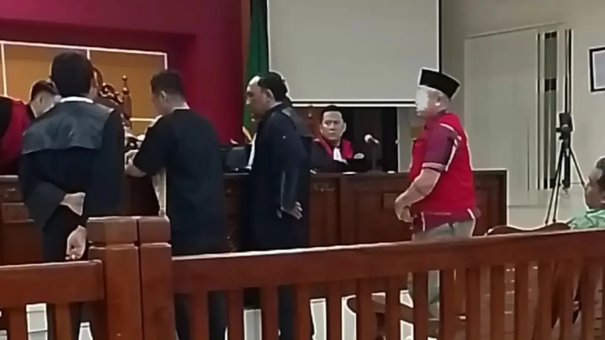 BERHARAP: Catur berharap putusan hakim pengganti bisa adil terhadap dirinya. (MOESO/BALPOS)
