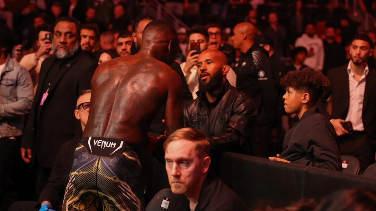 Israel Adesanya dan Demetrious Johnson.