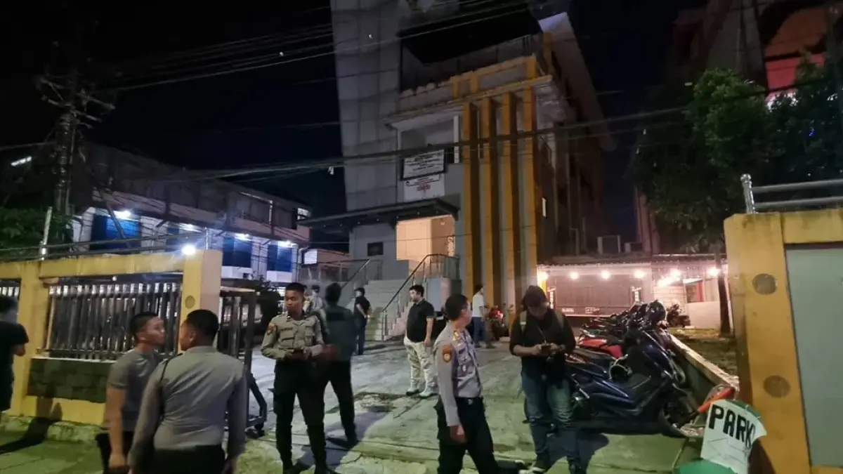 Lokasi kejadian penikaman di halaman sebuha gedung di Jalan Gajah Mada, Samarinda Ulu. Polisi tengah melakukan penyelidikan. (kis)