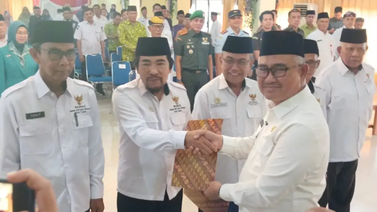 MELANTIK: Wali Kota Tarakan dr Khairul melantik 5 pengurus Baznas Tarakan. AGUS DIAN ZAKARIA/RADAR TARAKAN 