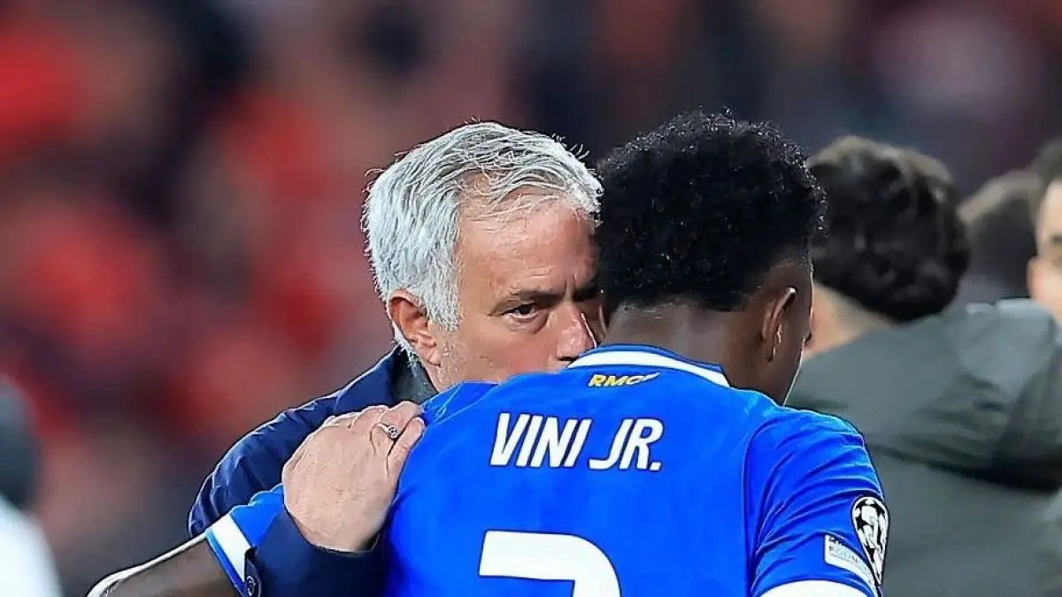 Jose Mourinho dan Vini Jr.