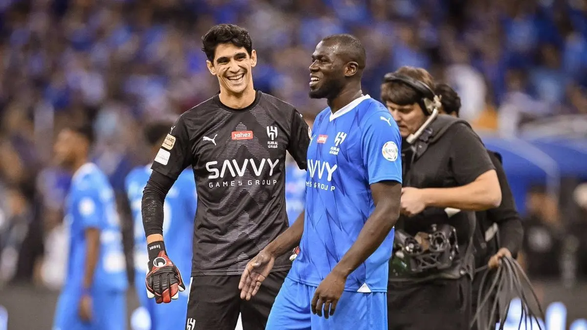 Kalidou Koulibaly dan Yassine Bounou