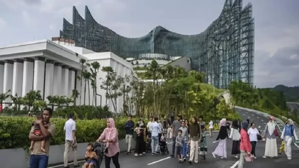 DPR RI mengingatkan potensi tekanan anggaran pembangunan IKN akibat perang Timur Tengah. Kepala OIKN Basuki Hadimuljono menyiapkan langkah efisiensi termasuk opsi WFH dan penghematan energi.