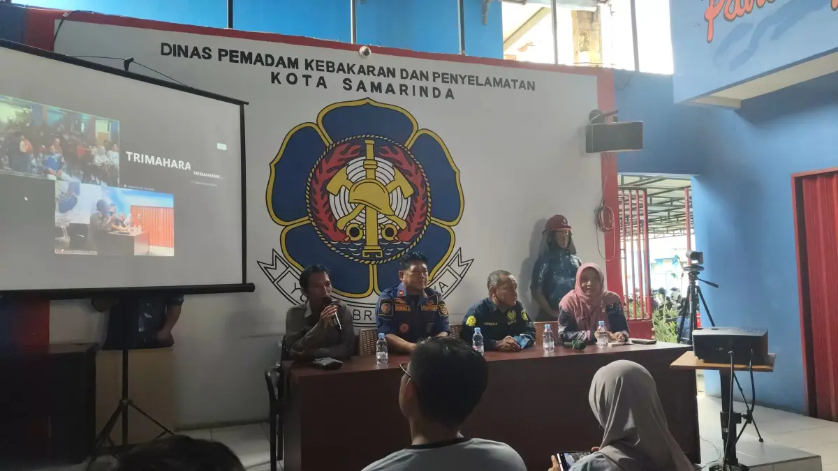  dr. Tri Maharani saat memberi pemaparan kepada para relawan Kota Samarinda melalui zoom Meeting. (ist)