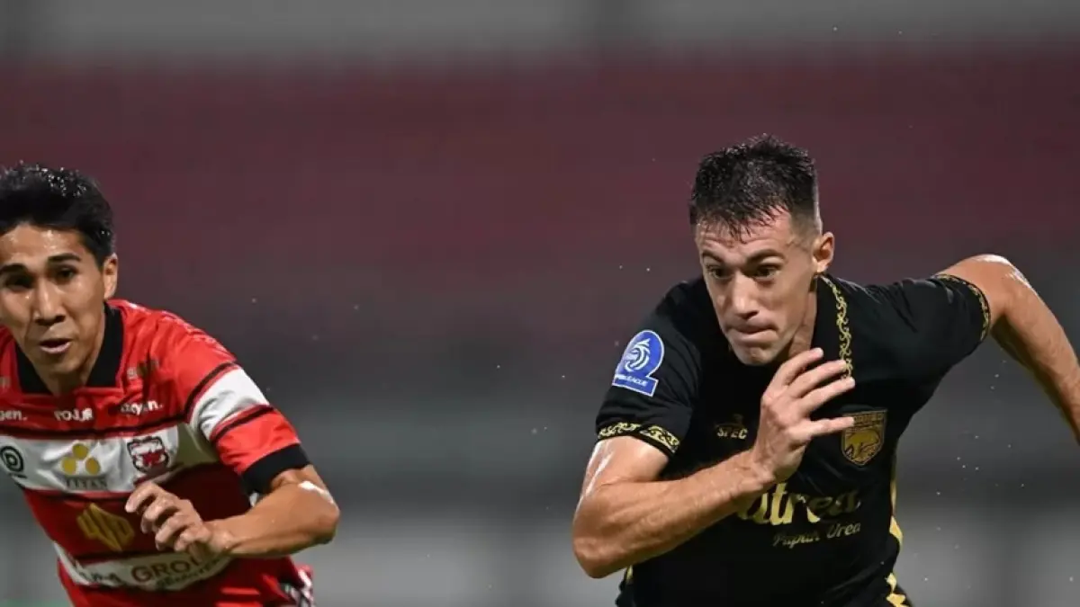 Mariano Peralta (kanan)