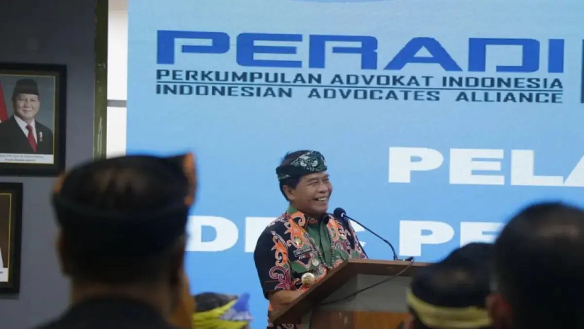 ORGANISASI: Gubernur Kaltara, Zainal Arifin Paliwang saat sambutan di pelantikan Peradi SI Tanjung Selor. FOTO: DKISP KALTARA