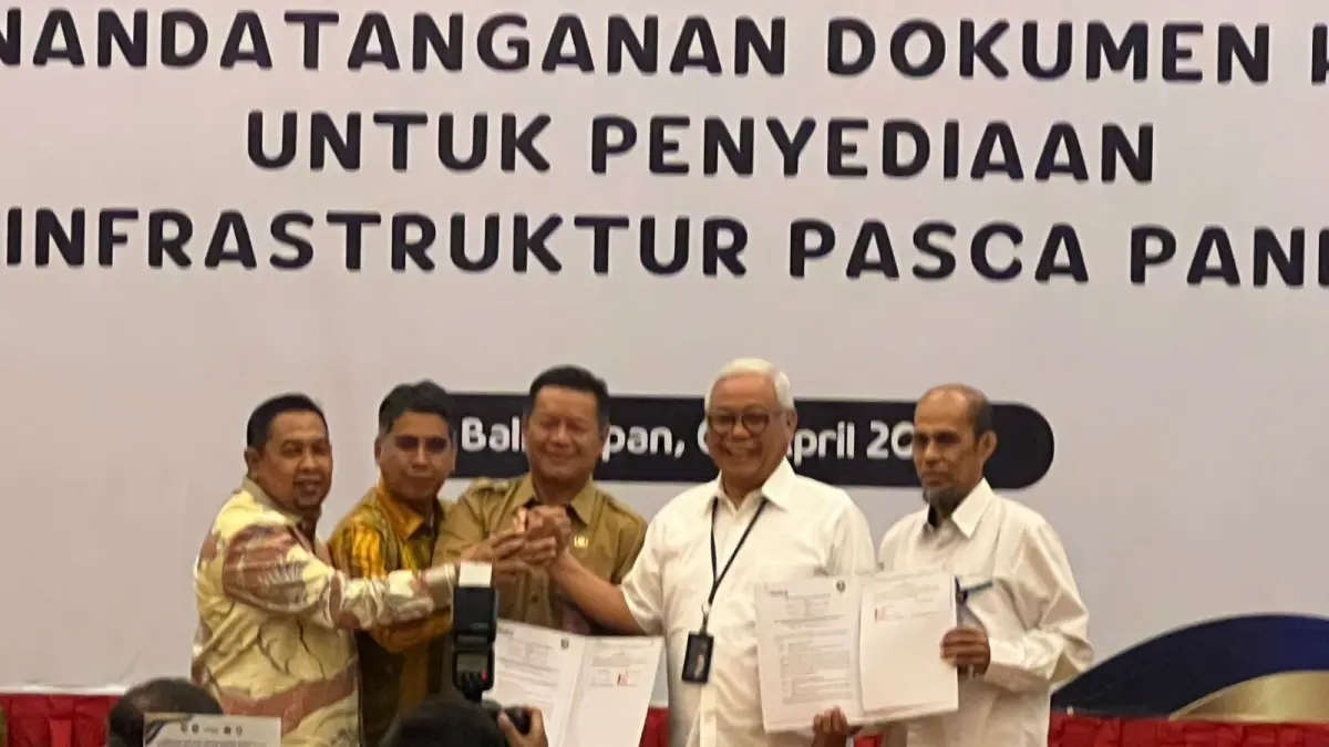 Penandatanganan nota kesepahaman serta penyerahan hibah lahan dari sejumlah daerah, yakni Kabupaten Malinau, Kutai Barat, Mahakam Ulu, dan Kutai Kartanegara, Senin (6/4).