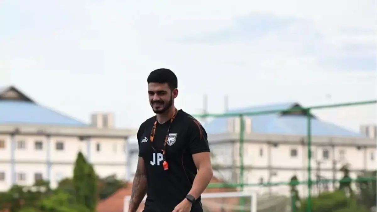 Belum bisa kembali ke Samarinda buntut sulitnya penerbangan, Borneo FC tetap menjalankan program latihan di Surabaya.