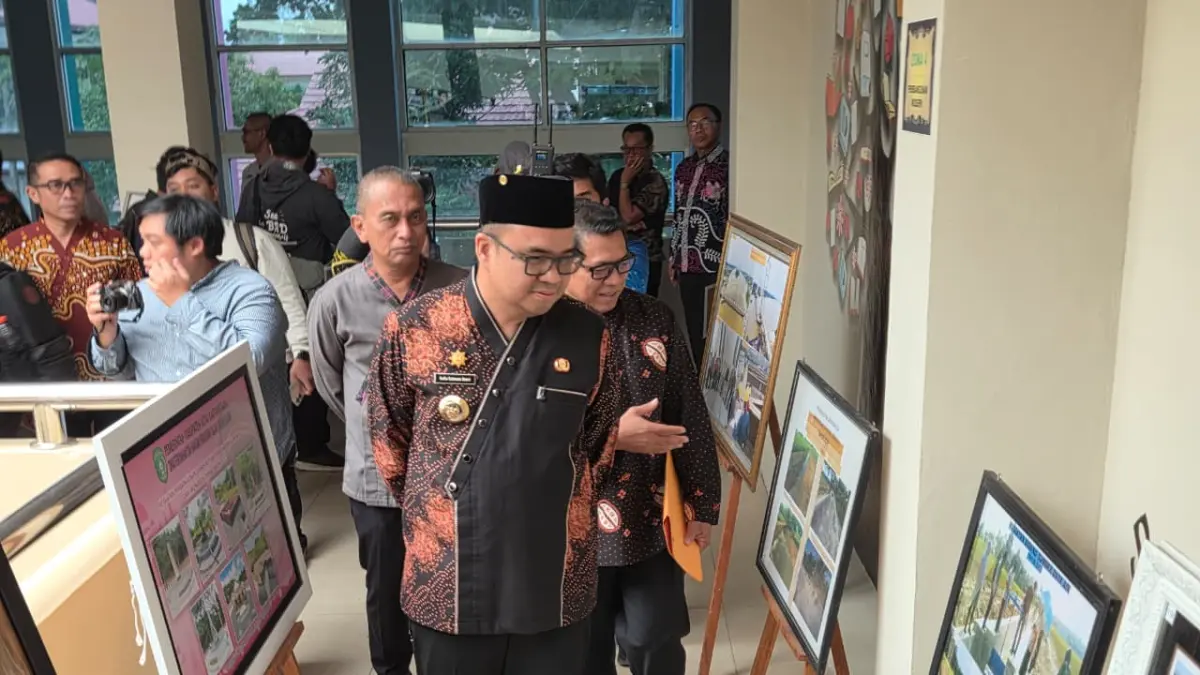 Bupati Kukar Aulia Rahman Basri menghadiri Pameran Kearsipan 2026 (Elmo/Prokal.co)