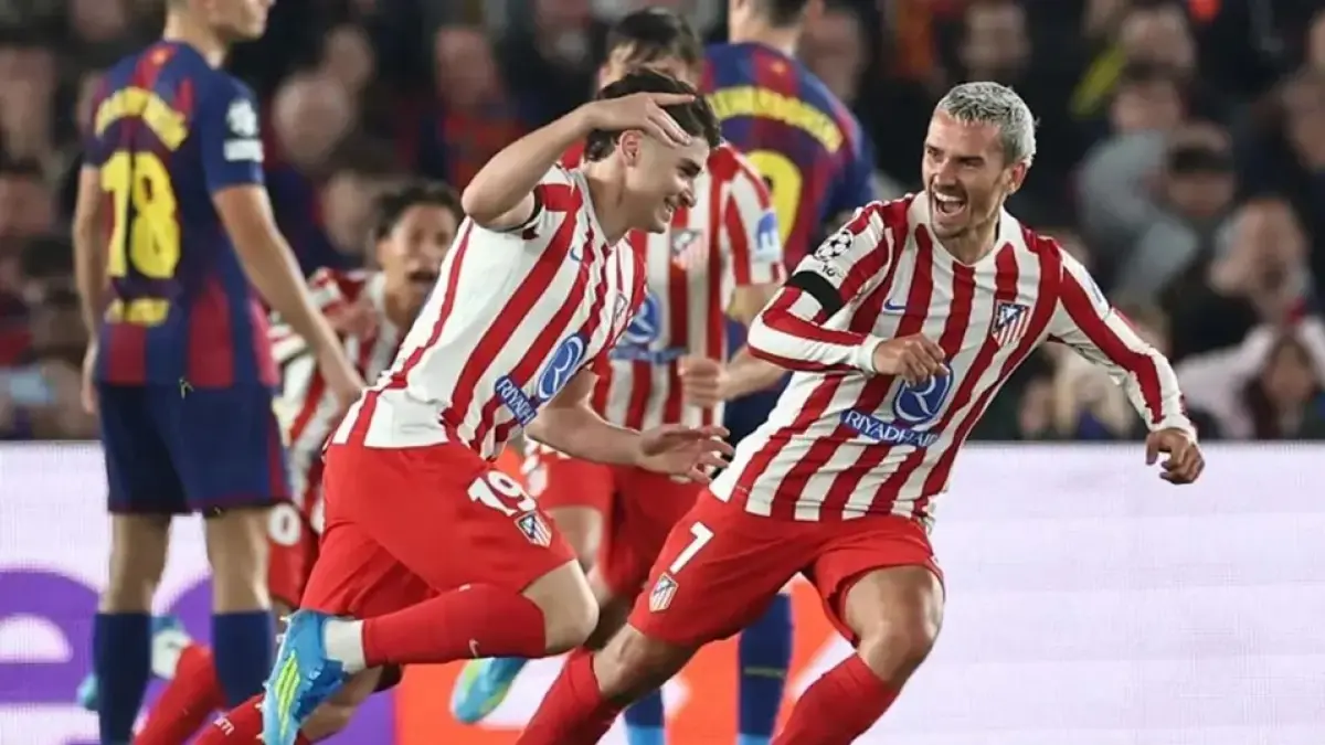  Julian Alvarez setelah mencetak gol tendangan bebas ke gawang Barcelona,