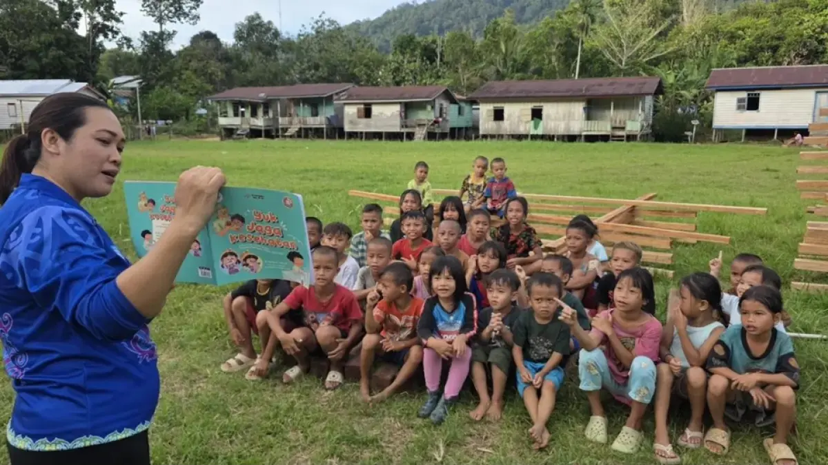 Potret anak-anak pedalaman Desa Long Titi ketika mengikuti sosialisasi akan pentingnya menjaga kesehatan. FOTO: DIPA/RADAR TARAKAN