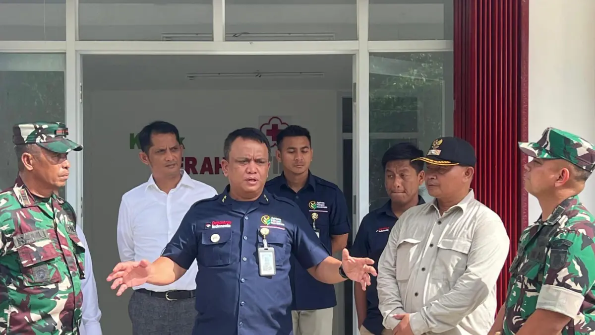 Anggota Komisi II DPRD Kukar Hendra mendampingi kunjungan Wakil Dirut PT Agrinas Pangan Nusantara, Mayjen TNI Trenggono di Desa Panca Jaya (Istimewa)