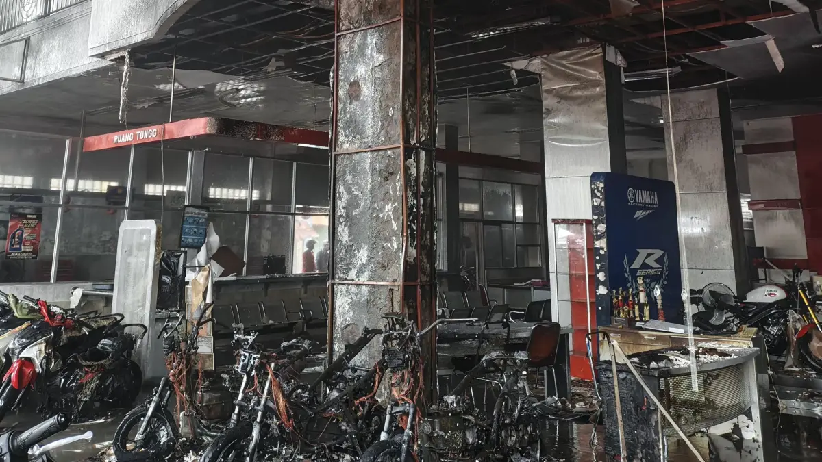 Deretan motor hangus terbakar pasca kebakaran di dealer Yamaha, Jalan P Antasari, Samarinda Ulu. (kis)