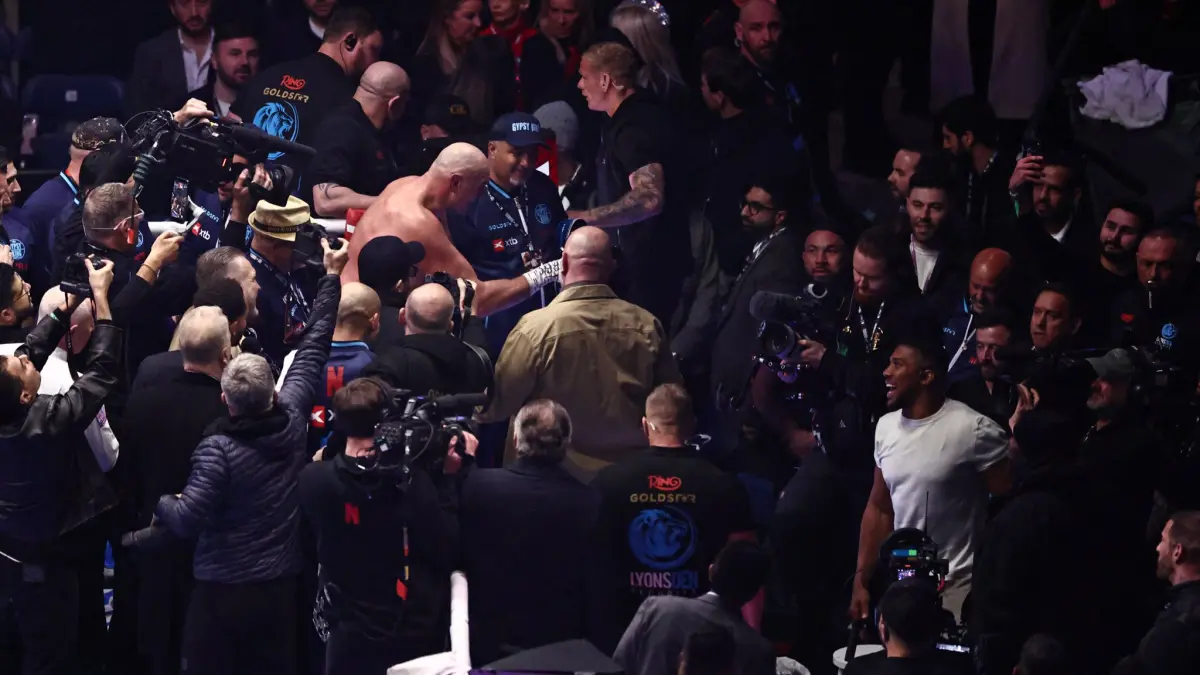 Tyson Fury tantang Anthony Joshua.