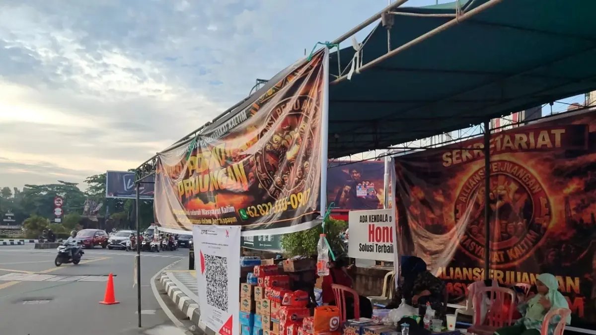 Bantuan logistik terus berdatangan di posko aksi demo 21 April 2026 mendatang.

