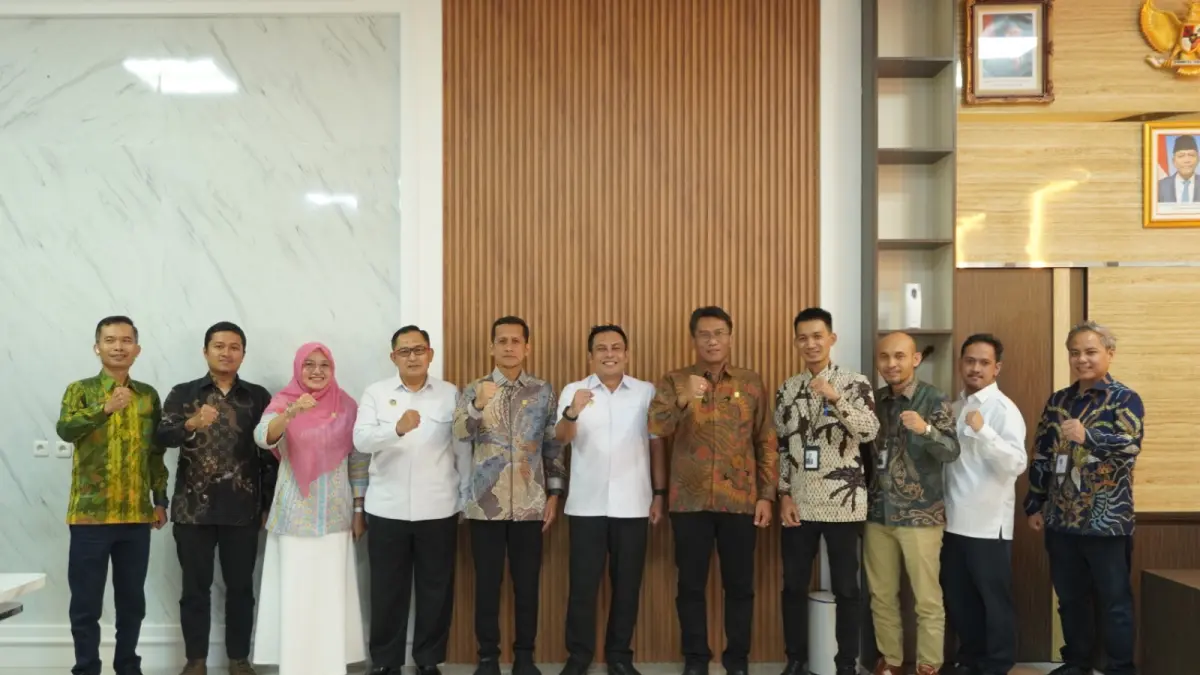 Jajaran manajemen PLN UIP KLT dan BINDA Kalsel berfoto bersama usai pertemuan koordinasi di Kantor BINDA Kalsel, Banjarbaru.