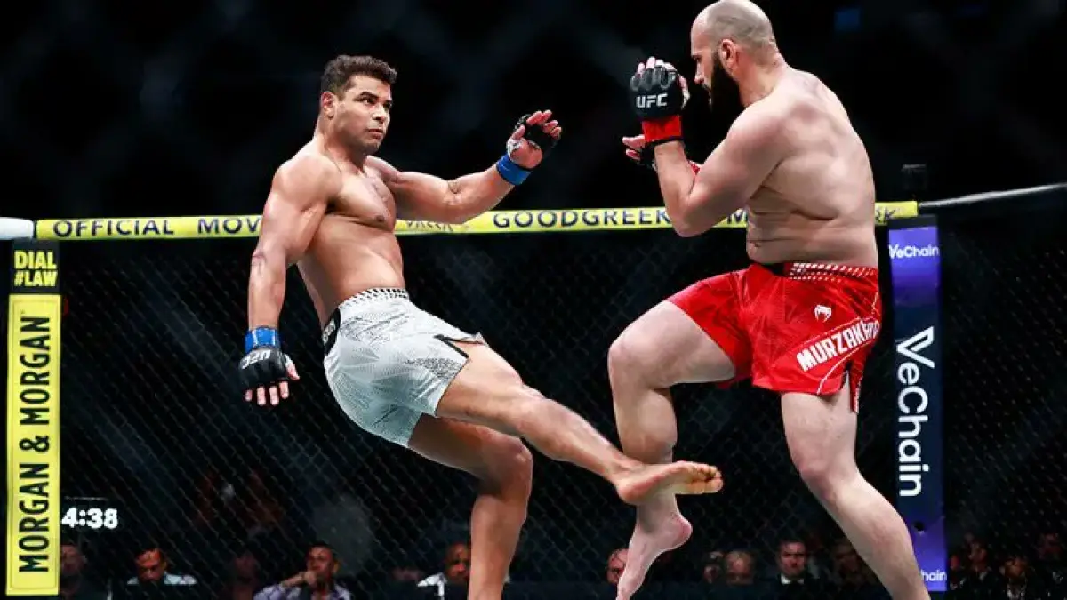 Paulo Costa saat mengalahkan Azamat M.