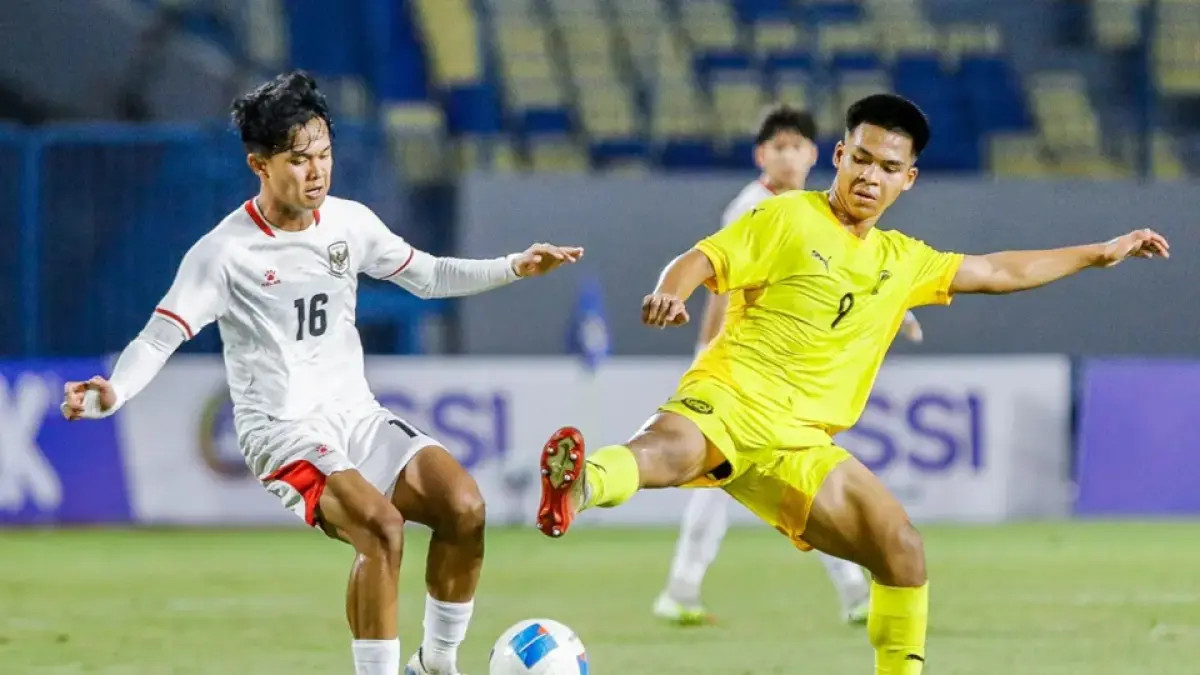 Timnas Indonesia U-17 vs Malaysia di penyisihan grup A ASEAN U-17 Boys Championship atau AFF U-17 di Stadion Gelora Joko Samudro, Gresik, Jawa Timur, Senin (13/4/2026). (Riana Setiawan/ JawaPos.com)